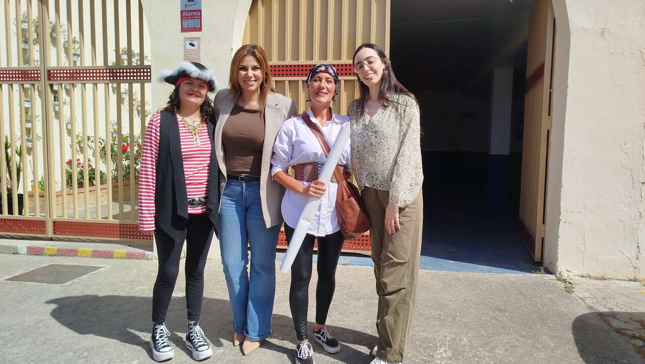 Las piratas 'Patata' y 'Pistacho', con Nabila Benzina