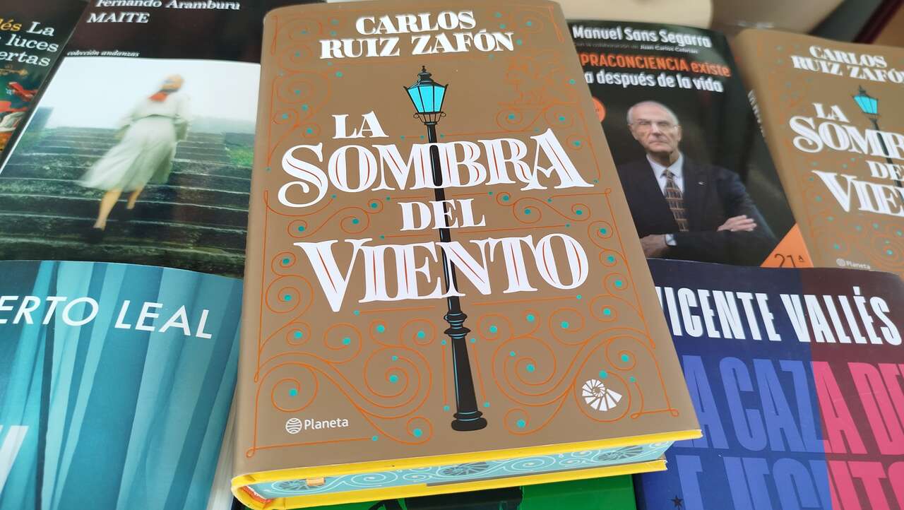 Edición especial de La sombra del viento, de Carlos Ruiz Zafón. Feria del libro, Librería Tótem Mi Colegio