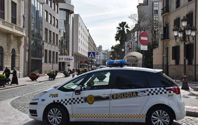  Coche policia local en gran via (3) 