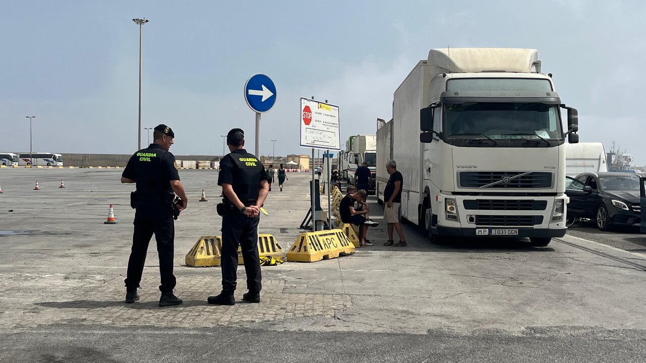 Agentes de la Guardia Civil durante la 'Operación Feriante'.