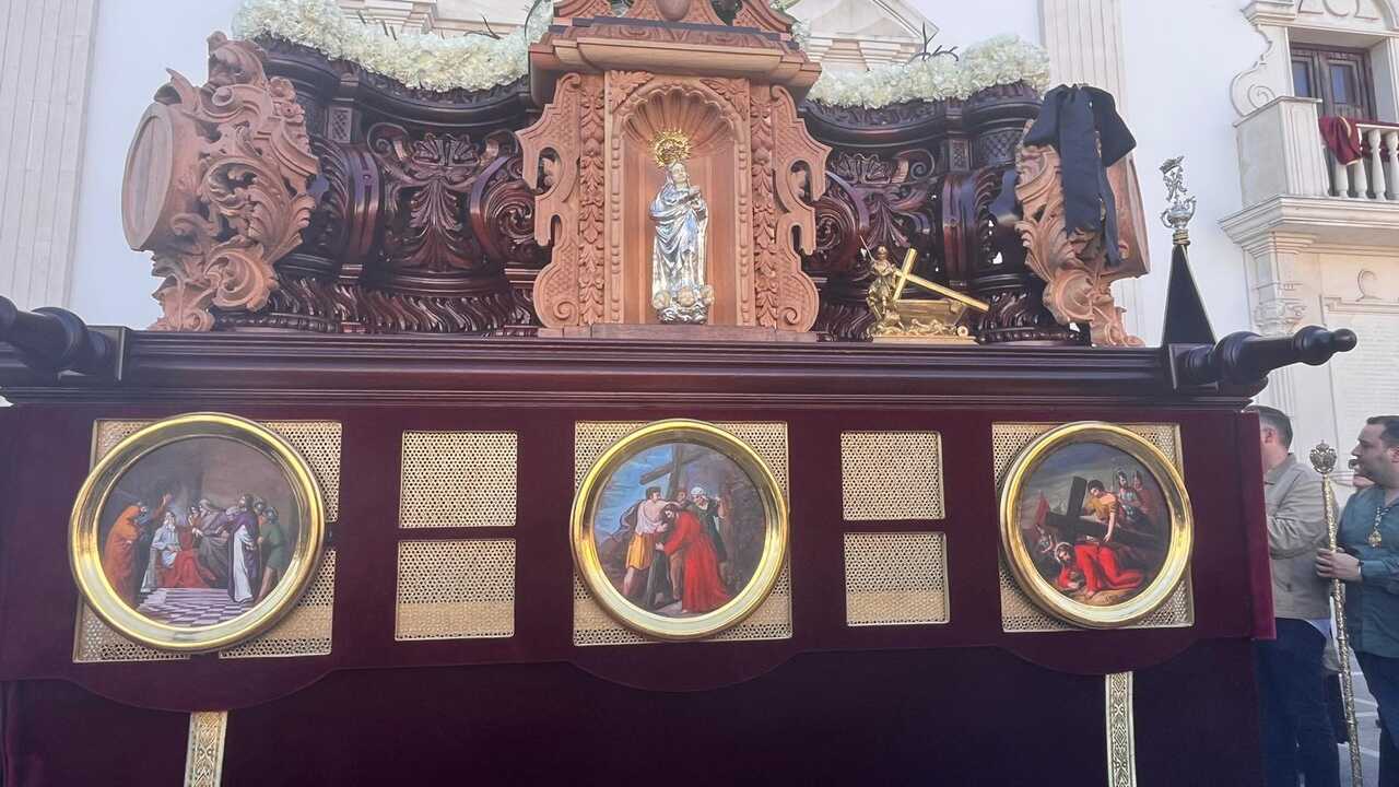 El Resucitado procesiona en el Domingo de Resurrección para poner el cierre a la Semana Santa (29)