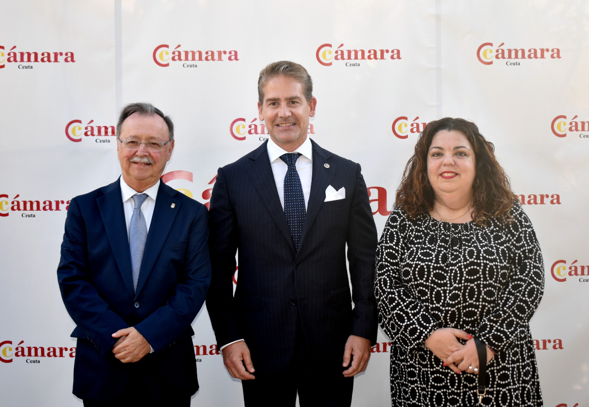Entrega de la Medalla de Oro de la Cámara de Comercio a Juan Bravo / Rafa Báez